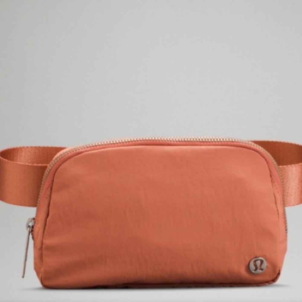 Lululemon Athletica Everywhere Belt Bag, 7.5 x 5 x 2 inches